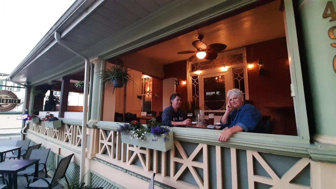 Stonewater Manor B&B Gananoque Dış mekan fotoğraf