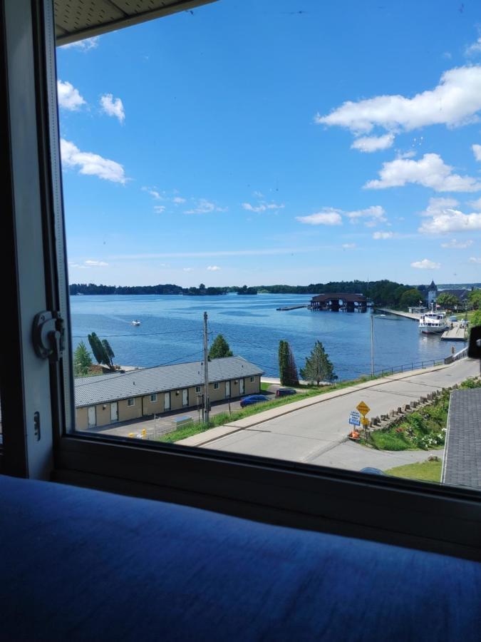 Stonewater Manor B&B Gananoque Dış mekan fotoğraf