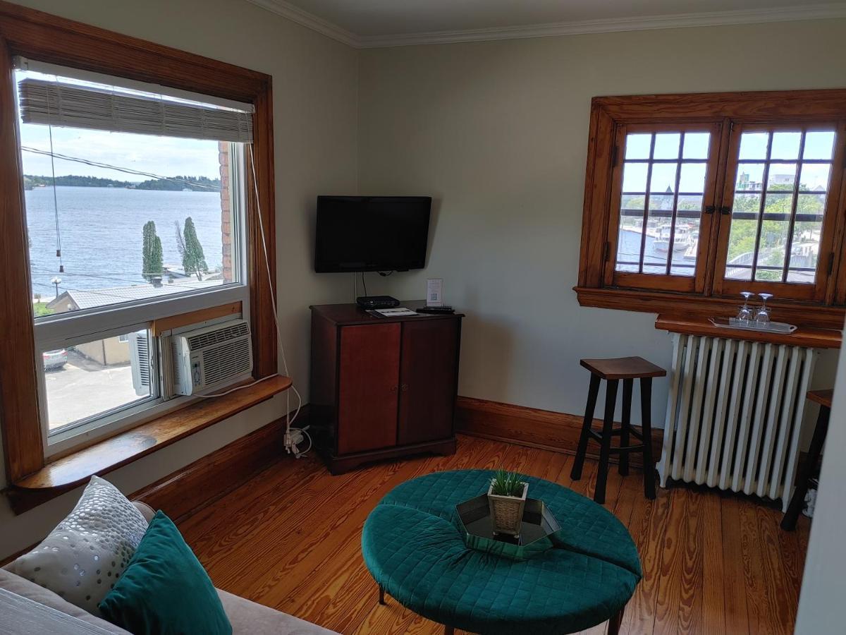 Stonewater Manor B&B Gananoque Dış mekan fotoğraf